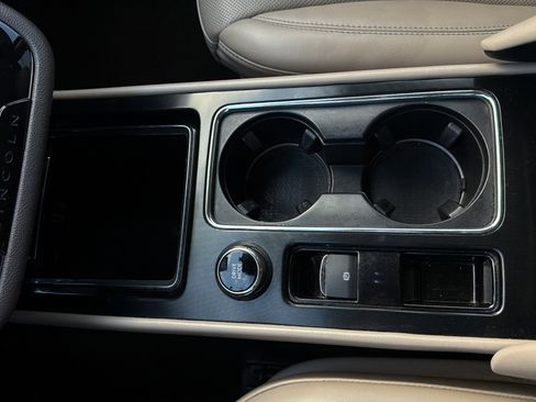 Used 2022 Lincoln Corsair FWD w/ Premium Package image 20