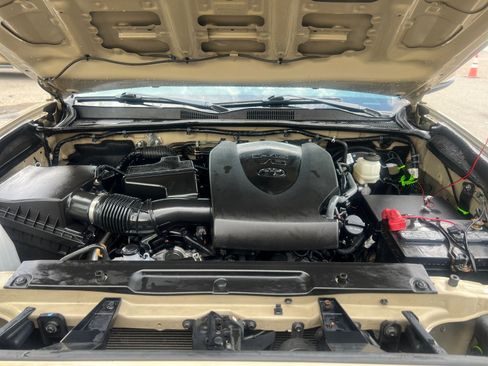 Used 2020 Toyota Tacoma TRD Sport image 37