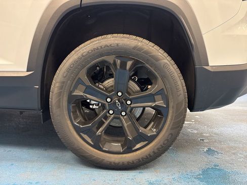 New 2026 Chevrolet Equinox LT w/ Midnight Edition AWD/4WD image 16