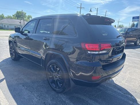Used 2019 Jeep Grand Cherokee Altitude AWD/4WD image 5