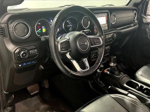 Used 2022 Jeep Wrangler Unlimited Sahara w/ Cold Weather Group image 17