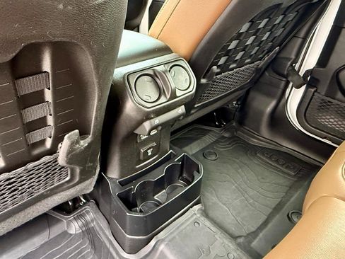 Used 2020 Jeep Wrangler Unlimited Rubicon AWD/4WD image 35