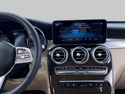 Used 2022 Mercedes-Benz GLC 300 image 7
