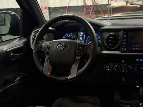 Used 2022 Toyota Tacoma TRD Sport image 19
