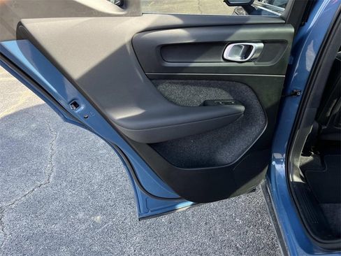 Used 2025 Volvo XC40 B5 Core w/ Climate Package image 18