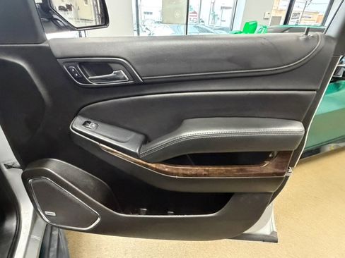 Used 2020 Chevrolet Suburban LT image 37