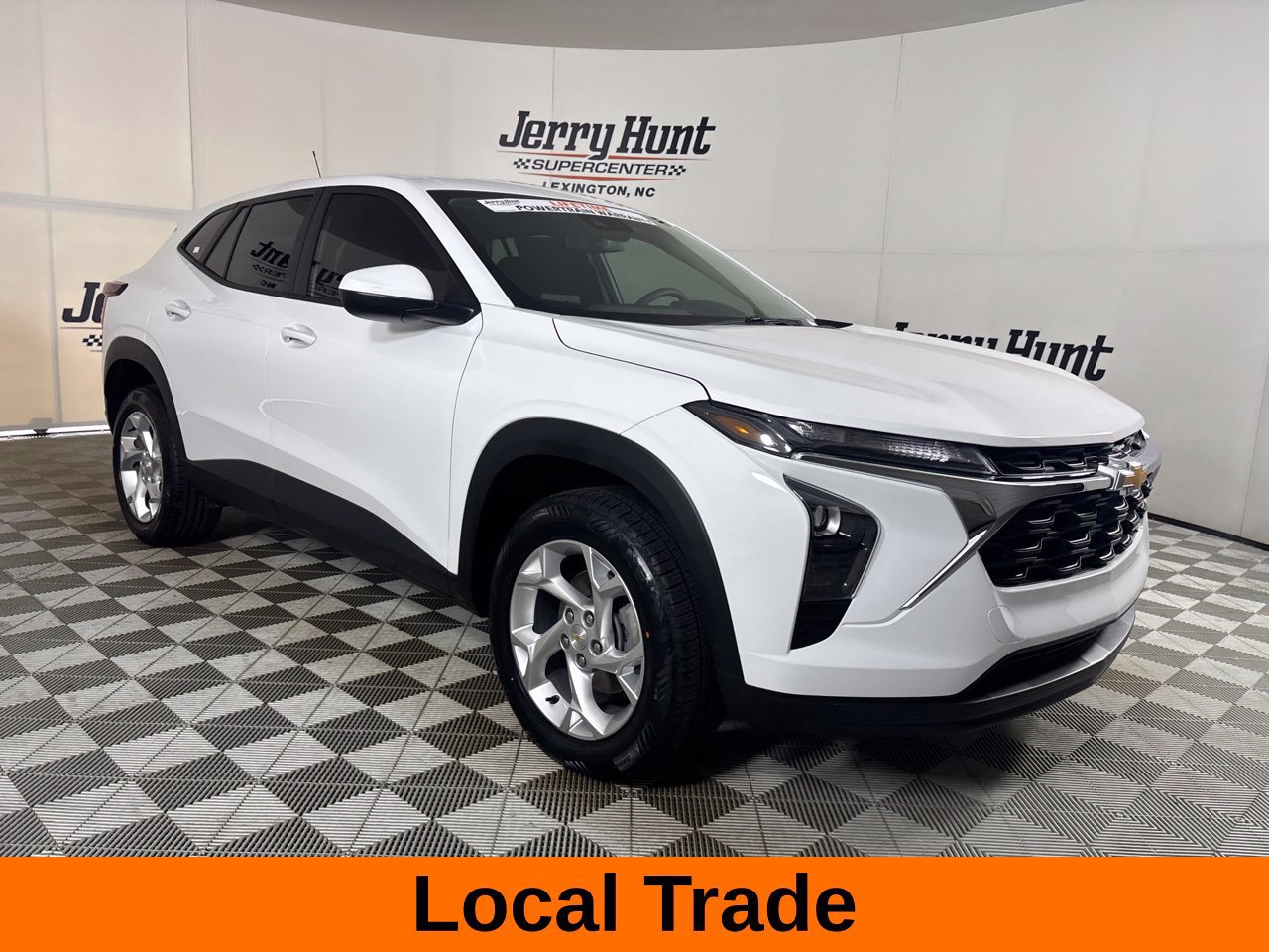 Used 2025 Chevrolet Trax LS w/ LS Convenience Package FWD image 4
