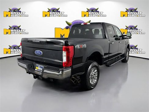 Used 2017 Ford F250 XLT w/ XLT Premium Package image 5