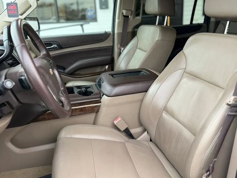 Used 2017 Chevrolet Suburban LT RWD image 11