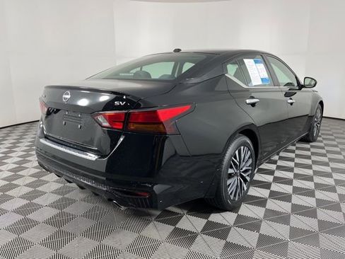 Used 2023 Nissan Altima 2.5 SV w/ SV Premium Package FWD image 12