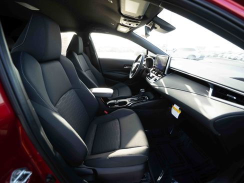 Used 2025 Toyota Corolla SE w/ SE Package image 26