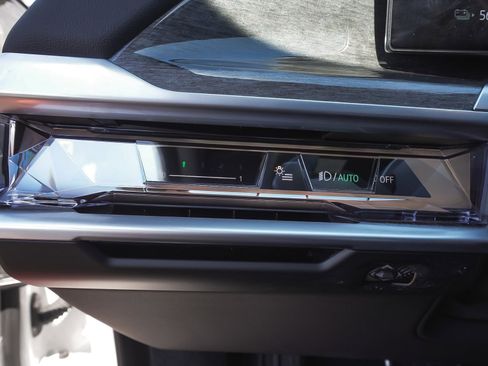 Used 2025 BMW i7 xDrive60 AWD/4WD image 20