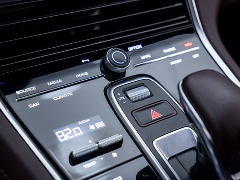 Used 2023 Porsche Panamera 4 Platinum Edition image 26