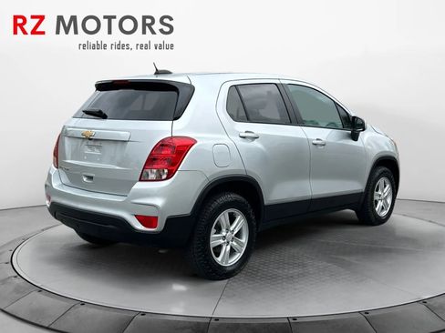 Used 2022 Chevrolet Trax LS w/ Tint and Cruise Package image 5