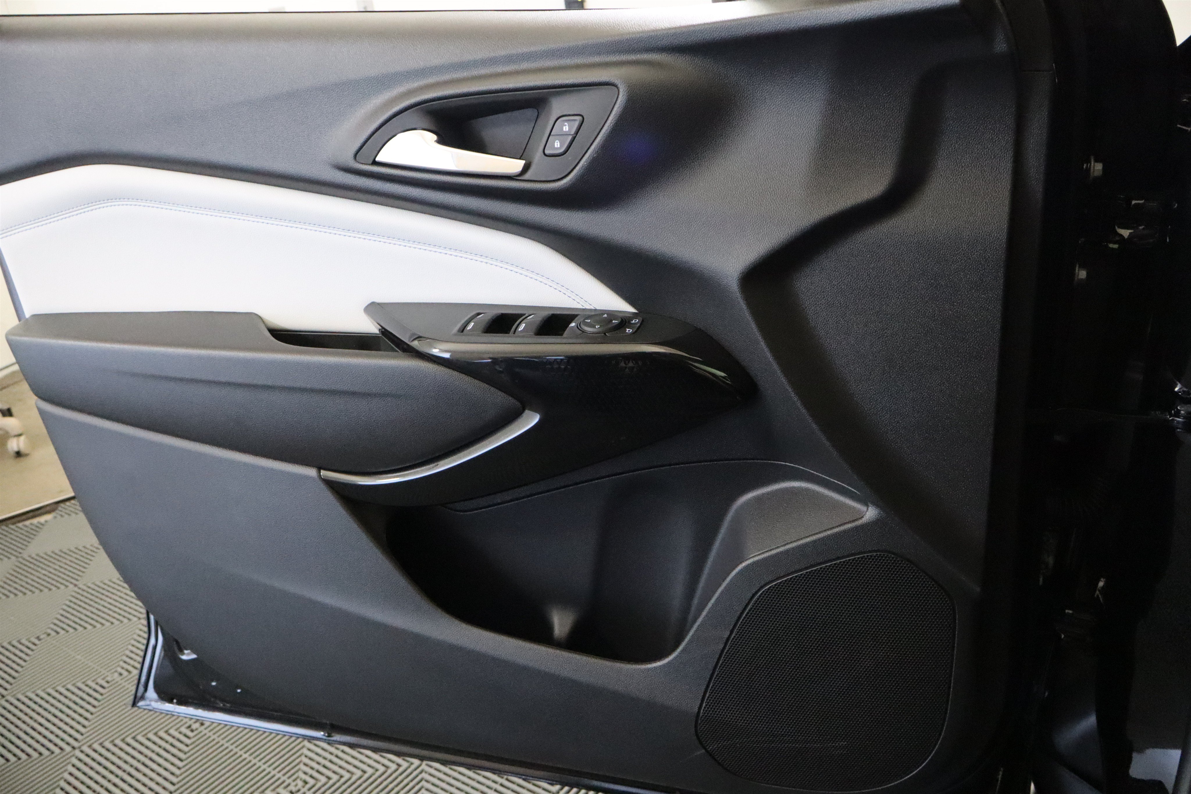 New 2026 Chevrolet Trax LT w/ LT Convenience Package FWD image 35