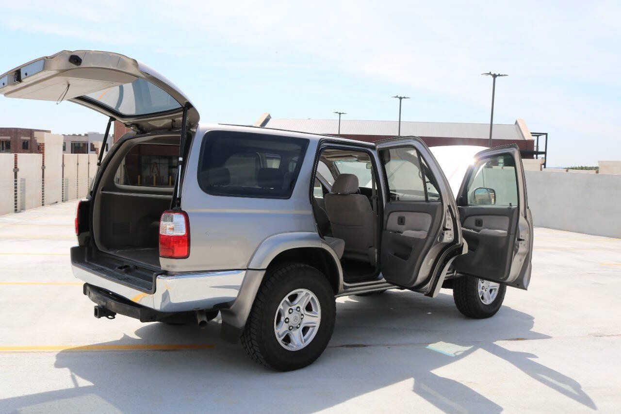 Used 2002 Toyota 4Runner SR5 AWD/4WD image 24