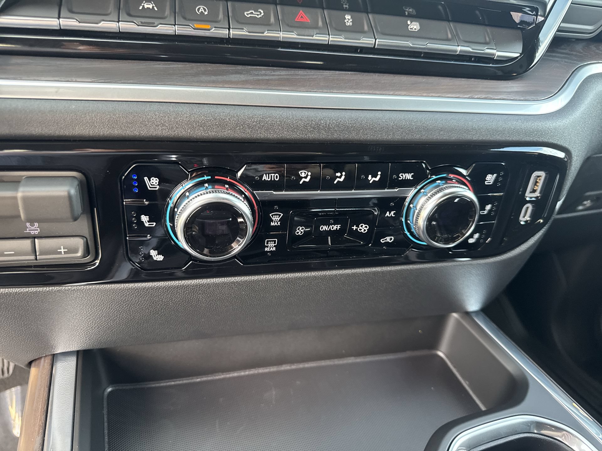 New 2026 GMC Sierra 1500 SLT w/ SLT Convenience Package AWD/4WD image 16