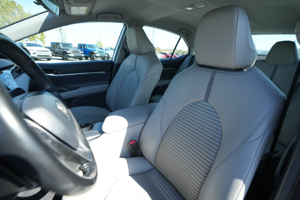 Used 2020 Toyota Camry SE FWD image 38