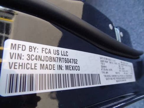 Used 2024 Jeep Compass Latitude image 40