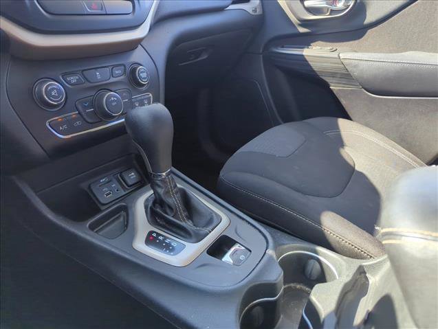 Used 2015 Jeep Cherokee Latitude FWD image 15