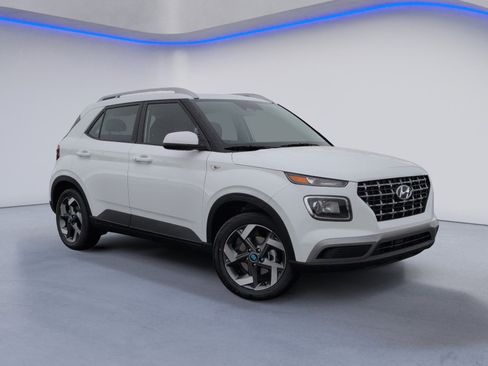 New 2026 Hyundai Venue SEL FWD image 2