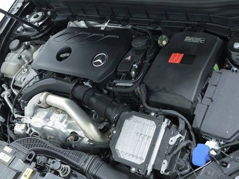 Used 2024 Mercedes-Benz GLB 250 4MATIC image 8