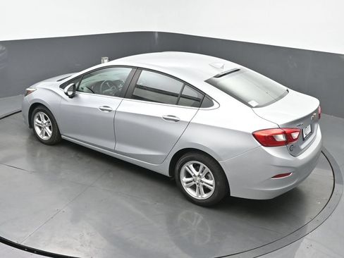 Used 2018 Chevrolet Cruze LT w/ Convenience Package FWD image 42
