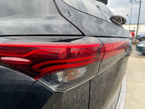 Used 2022 Toyota Highlander XSE image 8