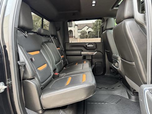 Used 2020 GMC Sierra 2500 AT4 w/ AT4 Premium Package image 17