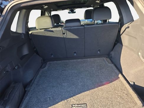 Used 2023 Volkswagen Tiguan SE R-Line image 24