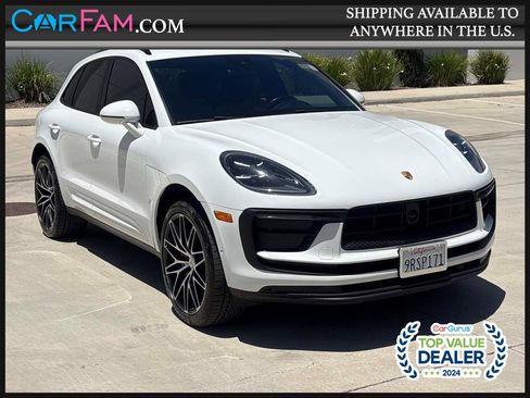 Used 2022 Porsche Macan AWD/4WD image 1