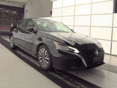 Used 2023 Nissan Altima 2.5 SV image 4