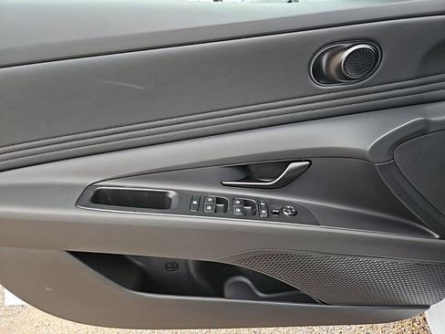 Used 2025 Hyundai Elantra SEL FWD image 11
