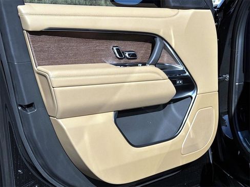 New 2025 Land Rover Range Rover Long Wheelbase SE image 17