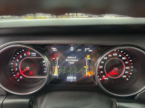 Used 2021 Jeep Gladiator Mojave AWD/4WD image 31
