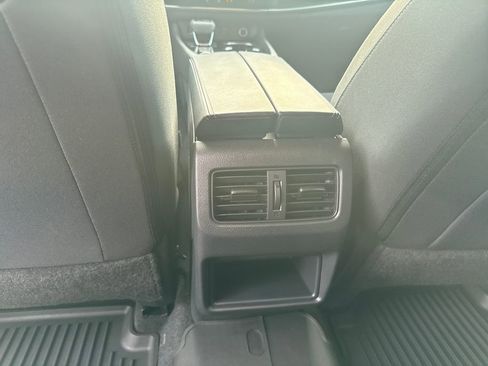 Used 2025 Nissan Rogue S FWD image 28