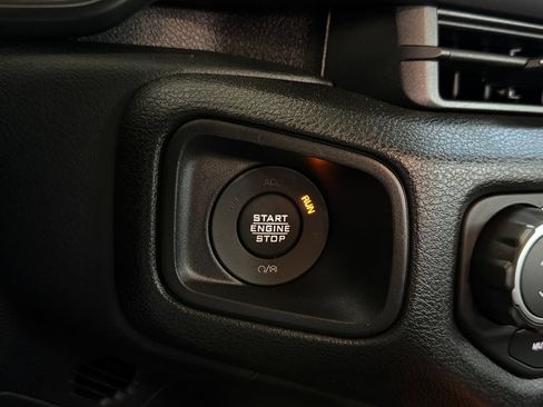 Used 2026 Jeep Gladiator Sport AWD/4WD image 18