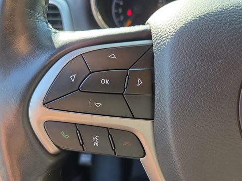 Used 2021 Jeep Grand Cherokee Laredo X RWD image 24