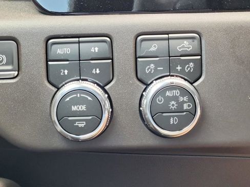 New 2026 GMC Sierra 1500 SLT AWD/4WD image 17