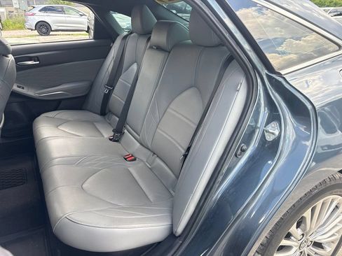 Used 2021 Toyota Avalon Limited FWD image 13