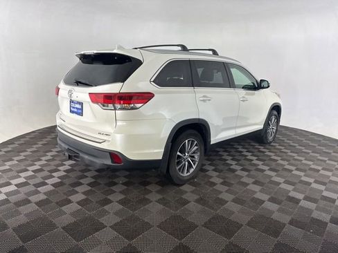 Used 2019 Toyota Highlander XLE AWD/4WD image 6