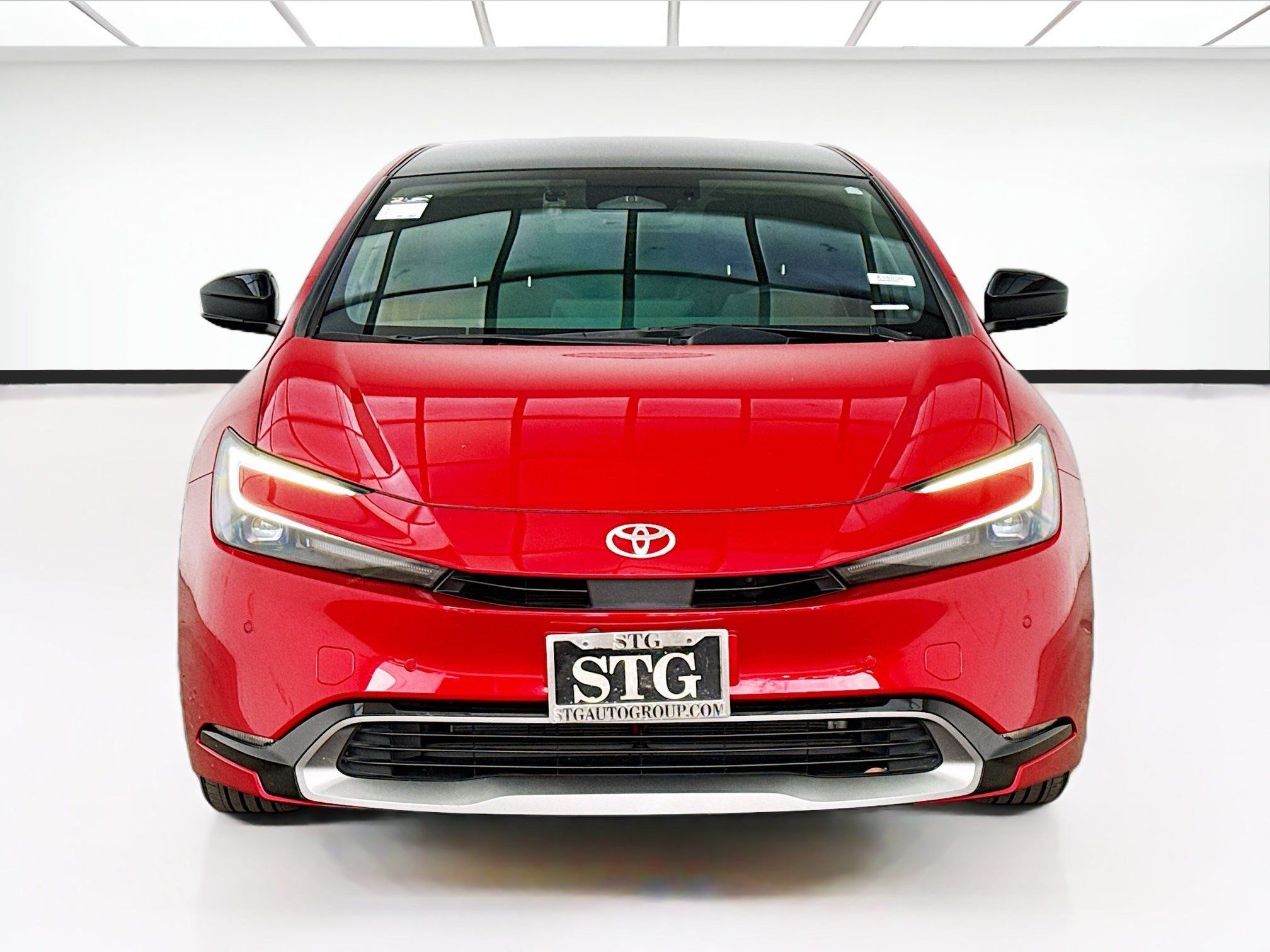 Used 2023 Toyota Prius Limited FWD image 2