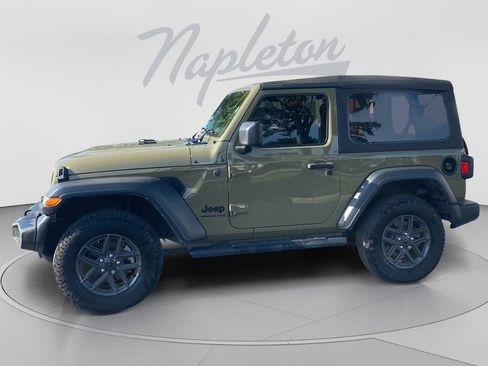 Used 2025 Jeep Wrangler Sport AWD/4WD image 2