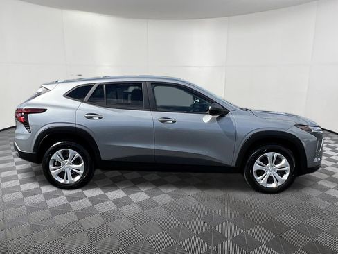 Used 2024 Chevrolet Trax LS w/ Driver Confidence Package FWD image 7