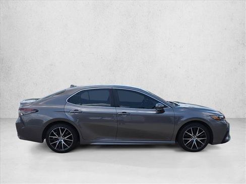 Used 2024 Toyota Camry SE FWD image 4