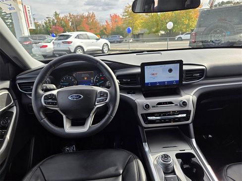 Used 2023 Ford Explorer XLT w/ Equipment Group 202A image 11