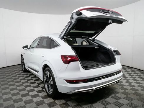 Used 2021 Audi e-tron Prestige w/ Prestige Package image 34