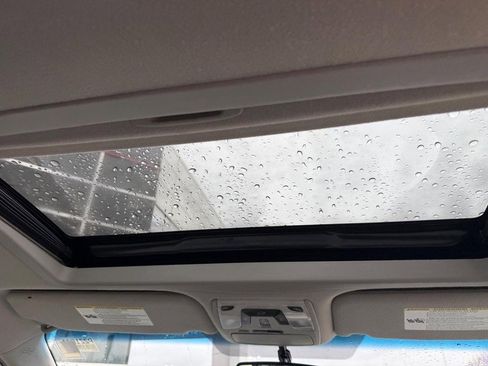 Used 2012 Toyota Sienna XLE image 16