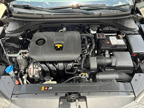 Used 2020 Hyundai Elantra SE w/ Cargo Package (C1) FWD image 32