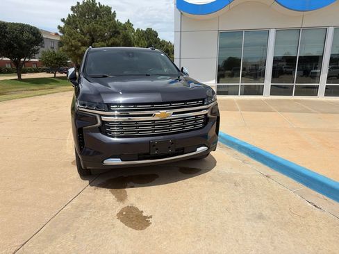Used 2022 Chevrolet Suburban Premier AWD/4WD image 4